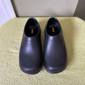 Tredsafe Non-Slip Unisex Black Slip-On Shoes Like New